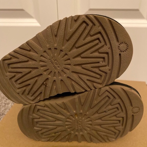 Toddler Girl Ugg’s - Picture 4 of 5